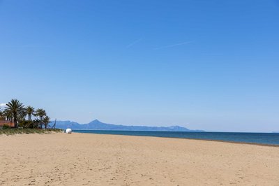 레스 마리네스 해변 (Platja de les Marines)